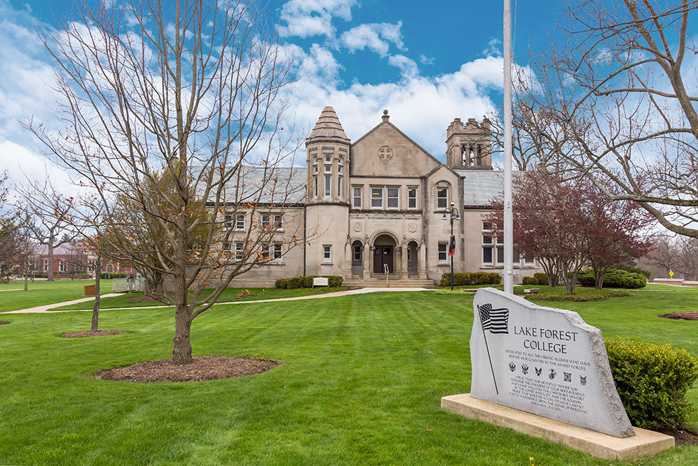 Image of the exterior of Lake Forest College with granite sign